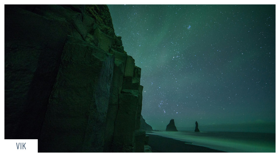 postal-viaje-islandia-vik-noche